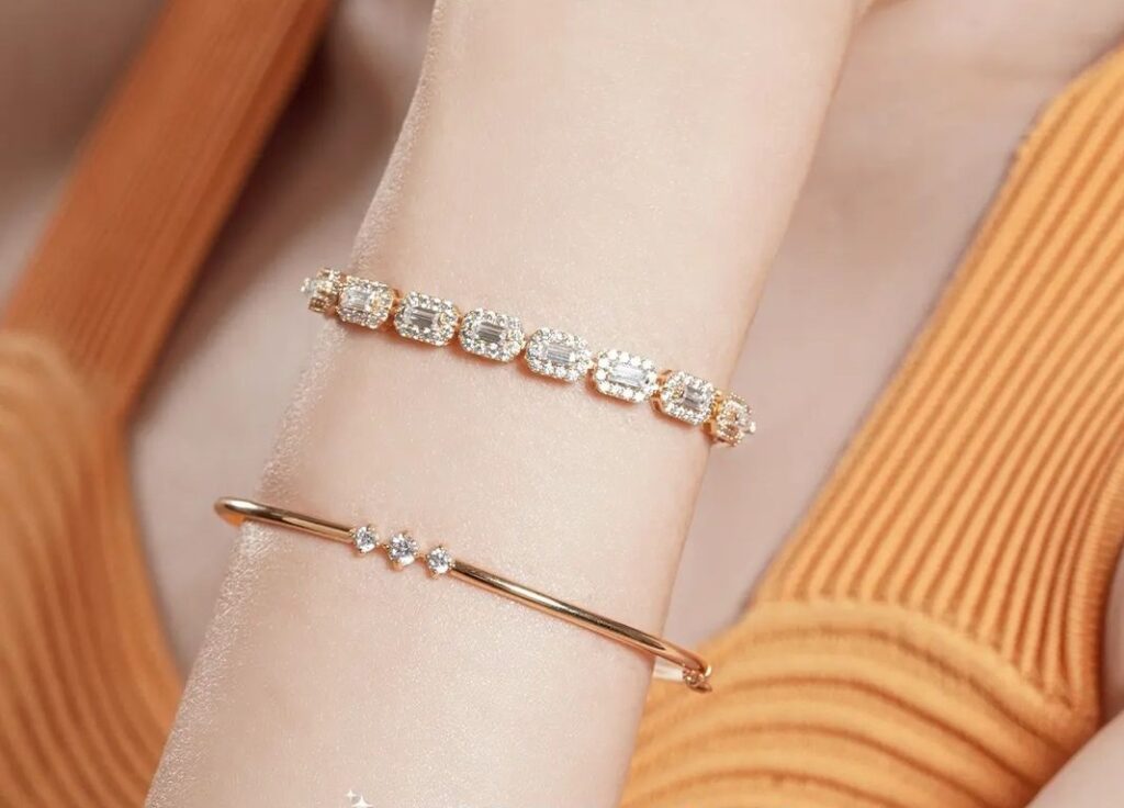 Gelang Aksesoris Wanita Masa Kini